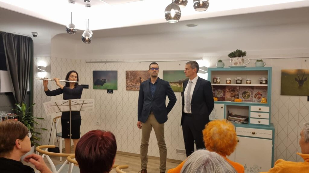 Kőszegi Dániel fotósiskolánk tanítványának, első önálló fotókiállítás megnyitója Fotó: InfóPápa